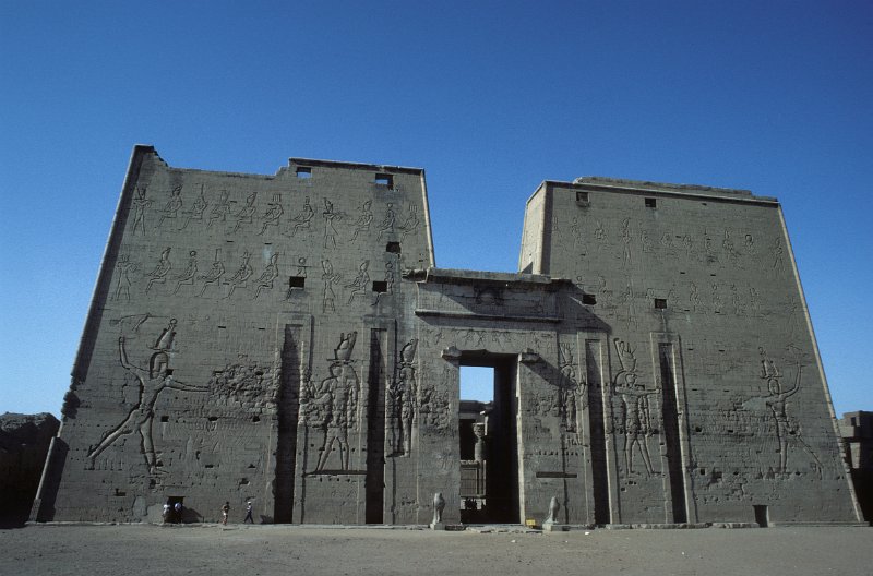 1983-0336-021-Bearbeitet.jpg - edfu - horus tempel
