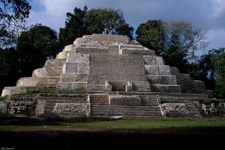162-30.jpg - pyramide