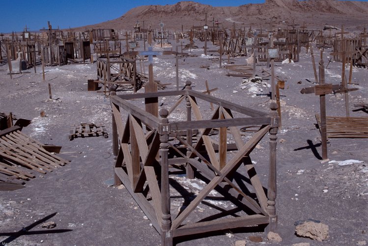 254-30.jpg - atacama wüste, das trockenen klima schützt, nur der wind zerstört manches